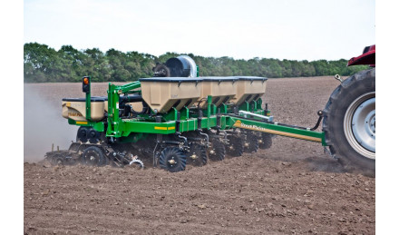 Пневматична просапна сівалка Great Plains YP 825A
